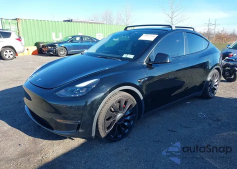 2022 Tesla Model Y Performance Dual Motor All-Wheel Drive z USA, uszkodzony, nr VIN 7SAYGDEF7NF373292